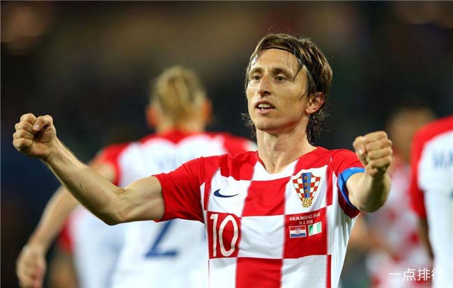 替补球员关键时刻助球队锁胜