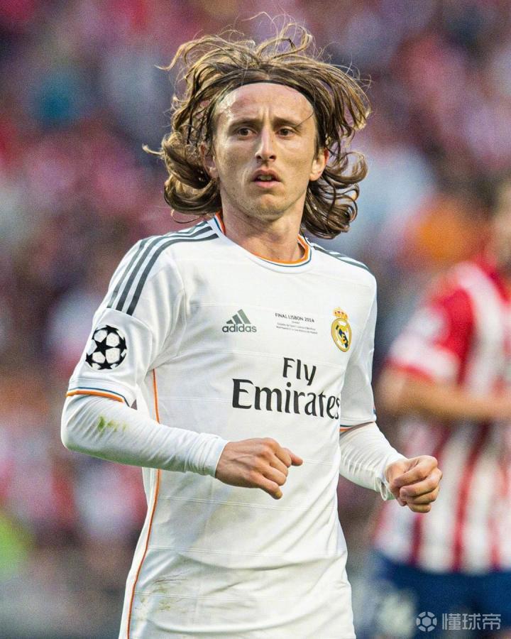 半场战报：本菲卡0-0勒沃库森，奥塔门迪中柱