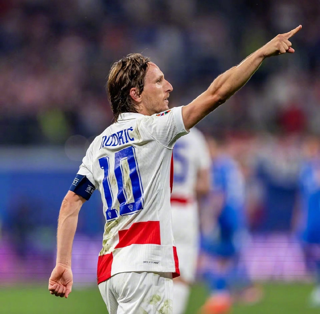 火箭加时117-113险胜魔术取四连胜，申京30138杜兰特35分