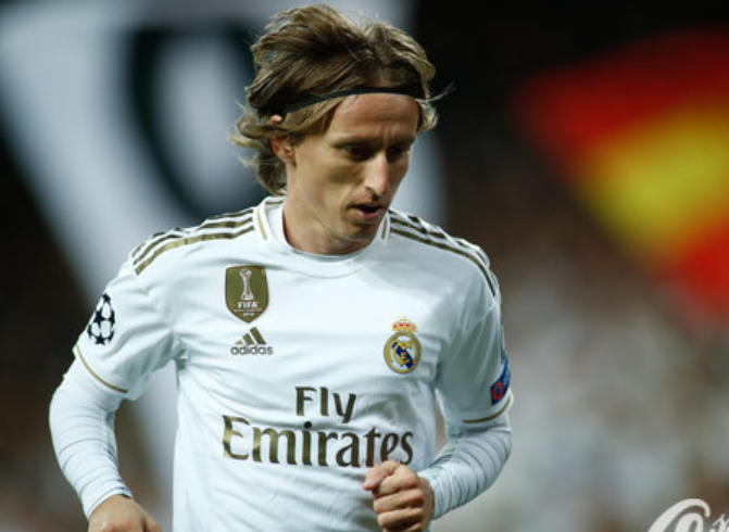 CBA俱乐部杯，山东男篮半场55-50领先青岛男篮，山东队半场打出12人轮换